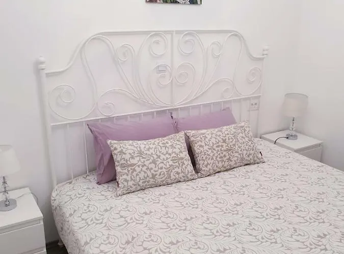 Marci 2 With Parking Place Split