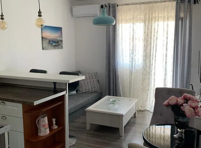 Marci 2 With Parking Place 아파트 *