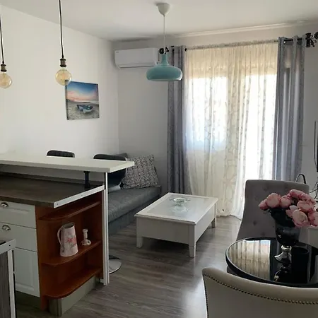 Marci 2 With Parking Place Apartman *